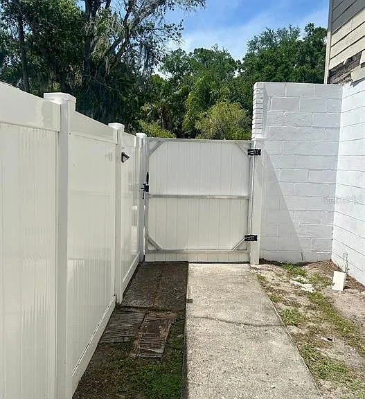 7302 Woodhall Ct — Photo 12