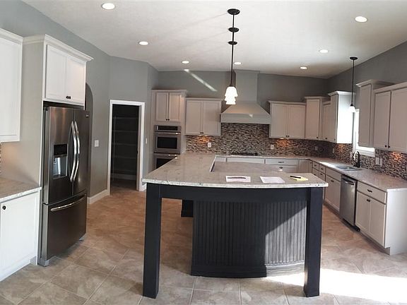 2nd image of 277 Gardenia Dr