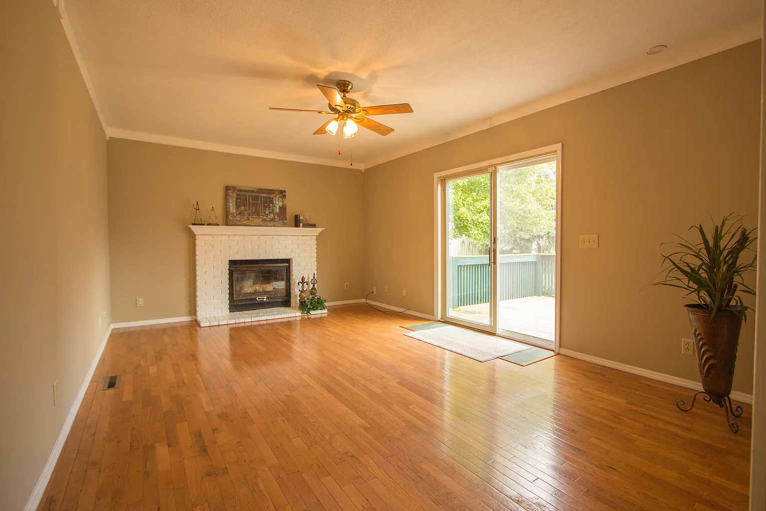 704 Landau Ln photo 1