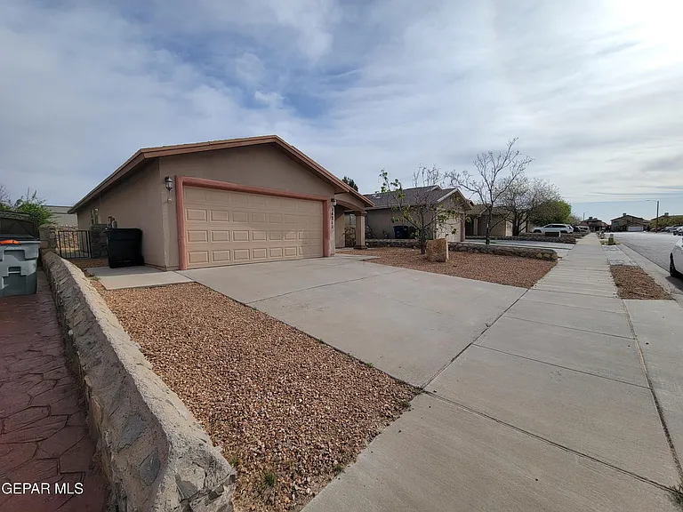 14211 Otter Point Dr — Photo 3