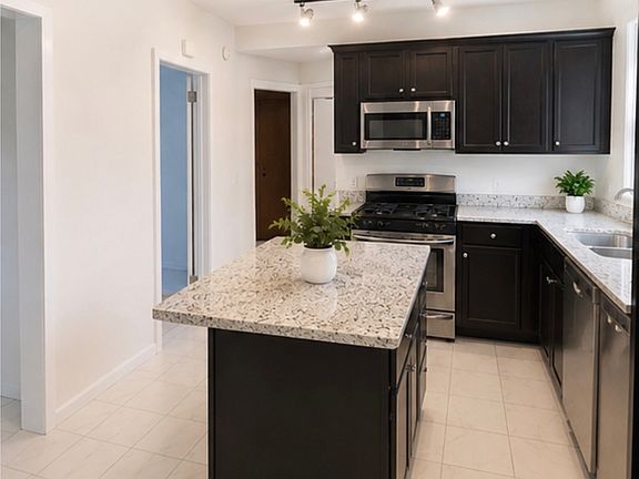3rd image of 2545 Dupont Ave S #1