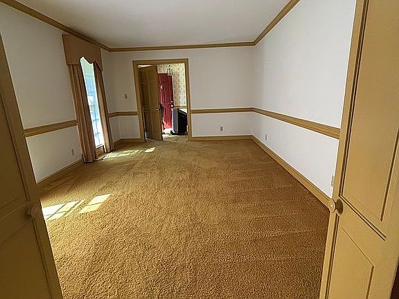 2nd image of 111 Robin Rd