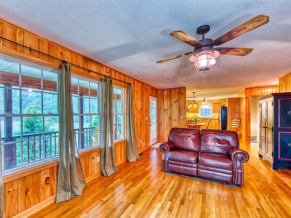 3rd image of 898 Spruce Creek Dr