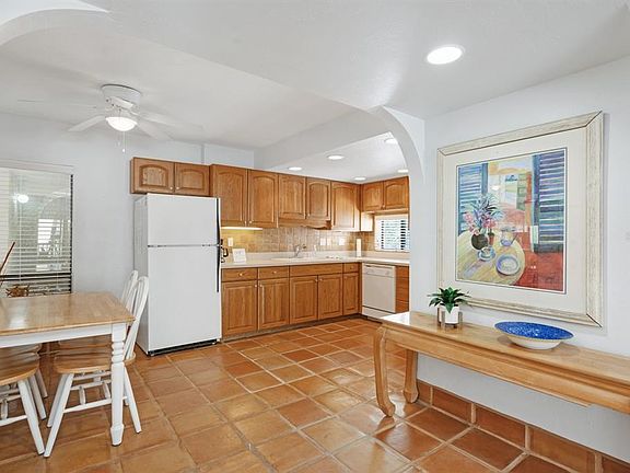 2nd image of 6157 Midnight Pass Rd APT E22