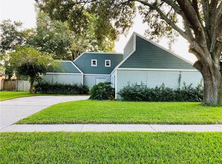 17708 Rivendel Rd, Lutz, FL 33549