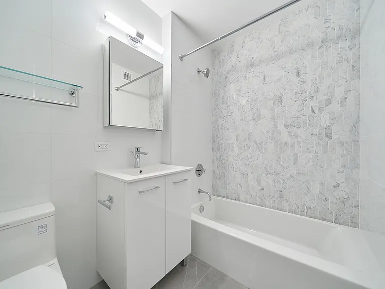 160 Riverside Blvd #18F — Photo 13