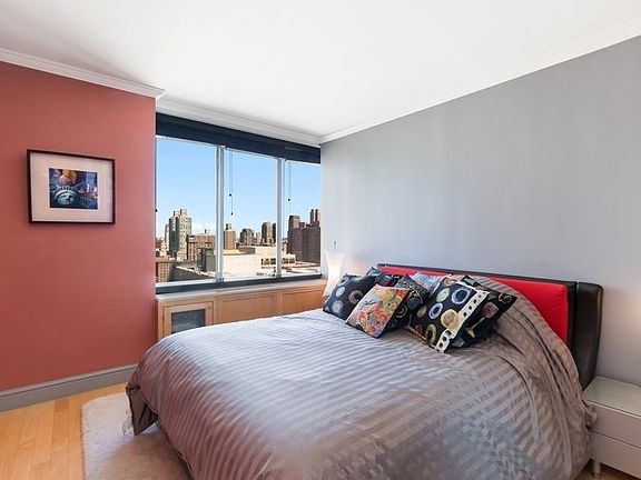 3rd image of 61 W 62nd St APT 18K
