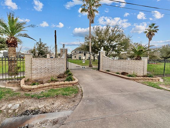 3rd image of 10302 Hanselman Rd #69