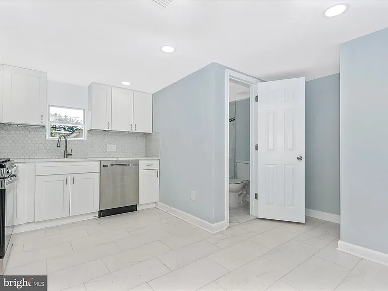 903 Minna Ave — Photo 15