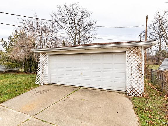 5th image of 34536 Melton St