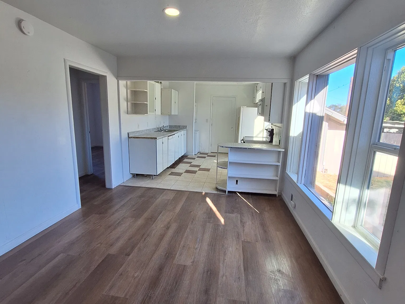 371 Luddy Ln — Photo 3
