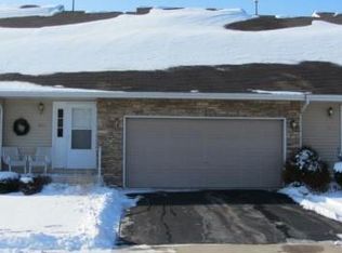 1073 Alexandria Dr, Sycamore, IL 60178
