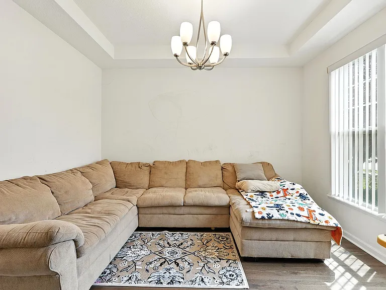 5497 Mercier St — Photo 6