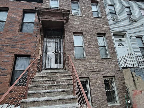 2nd image of 1903 Pacific St