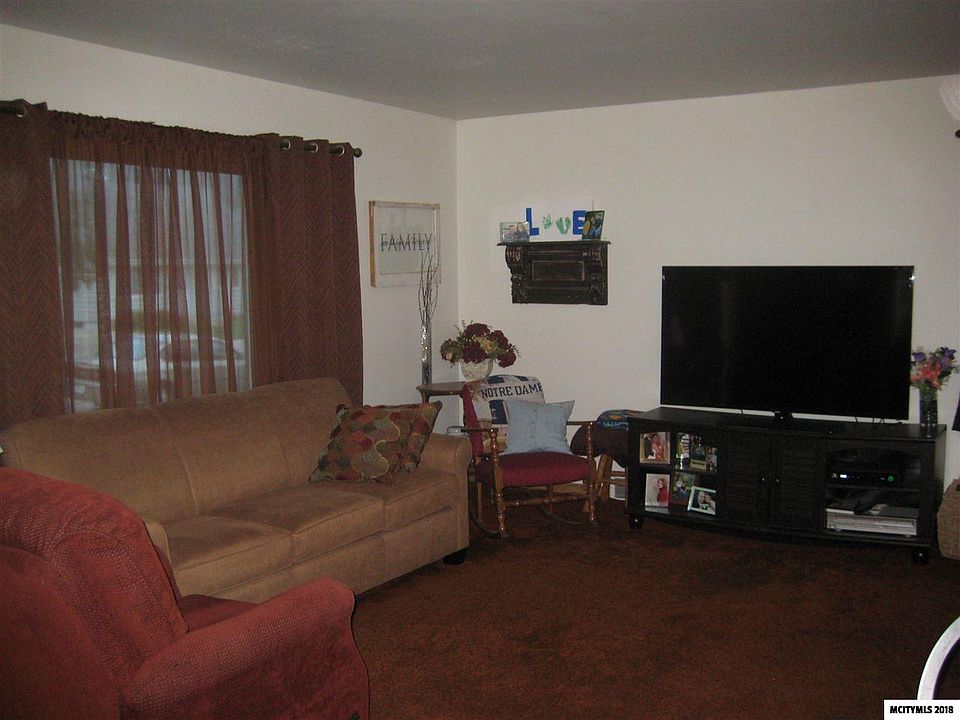 2nd image of 919 16th St NE