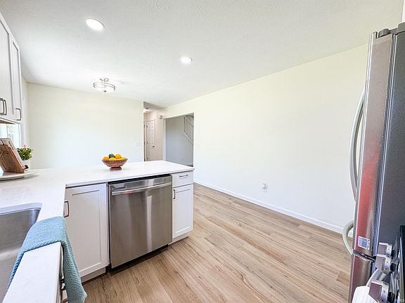 5th image of 2615 Lismore Dr