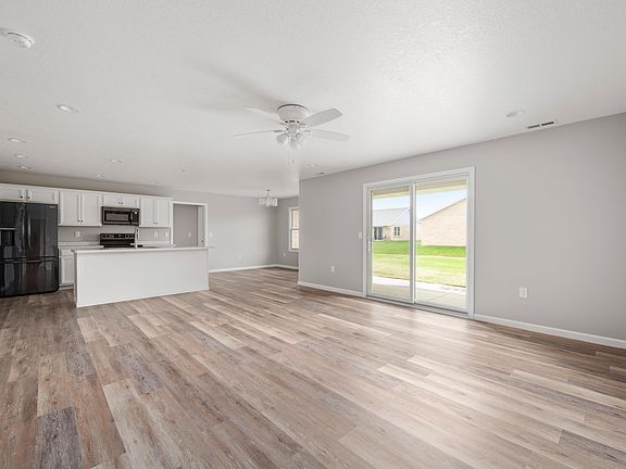 5th image of 311 E Prestige Dr