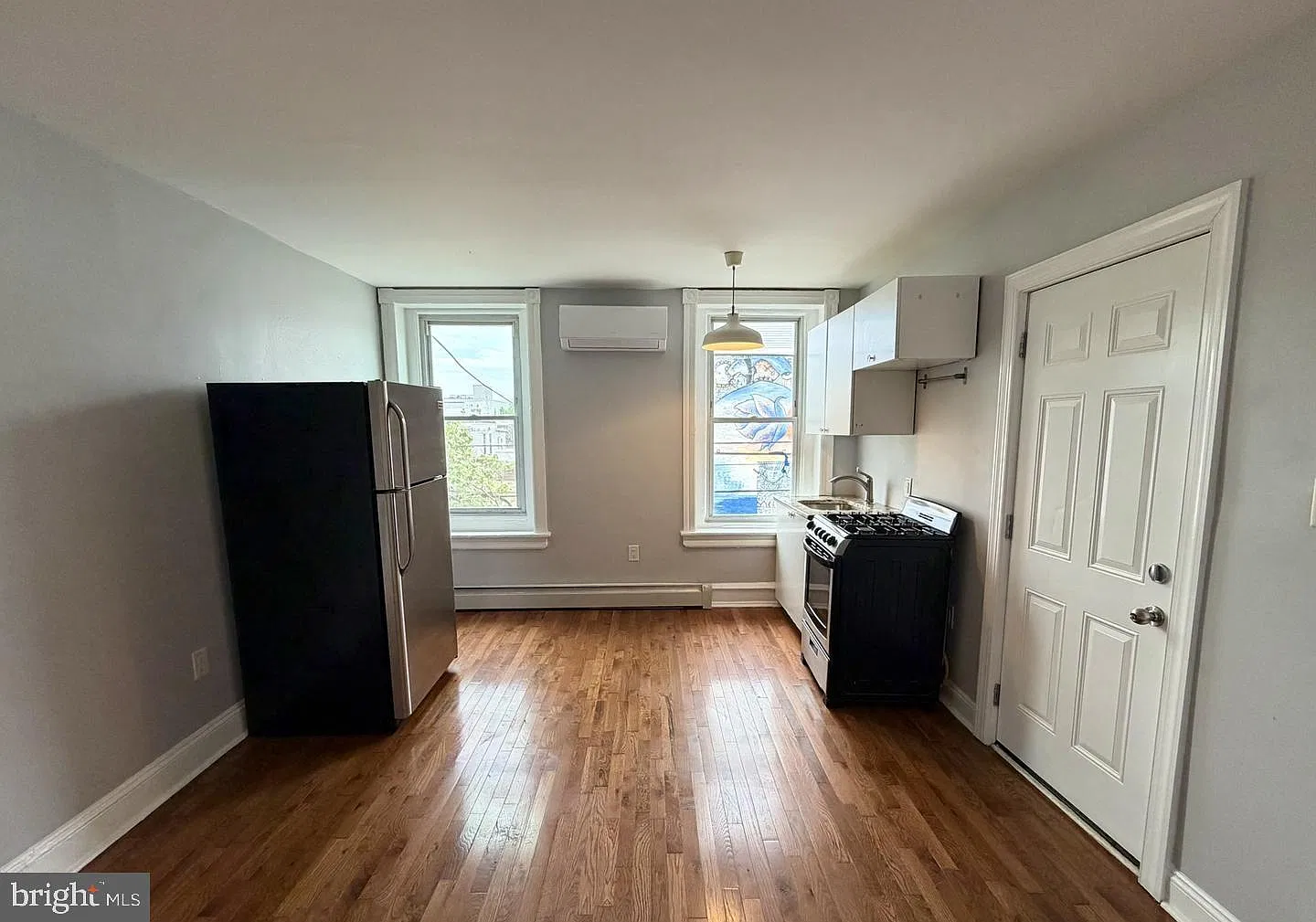 1 bed, 1.0 bath, 675 sqft, $995 — Photo 2