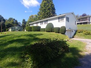 2 Royal St, North Bennington, VT 05257