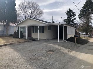 16 E 1st St, Tonasket, WA 98855