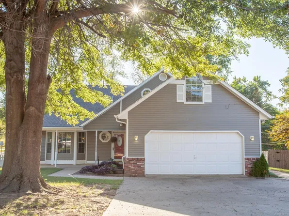 611 W 32nd Pl S, Sand Springs, OK 74063