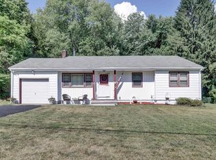 27 Prince Rd, Hyde Park, NY 12538