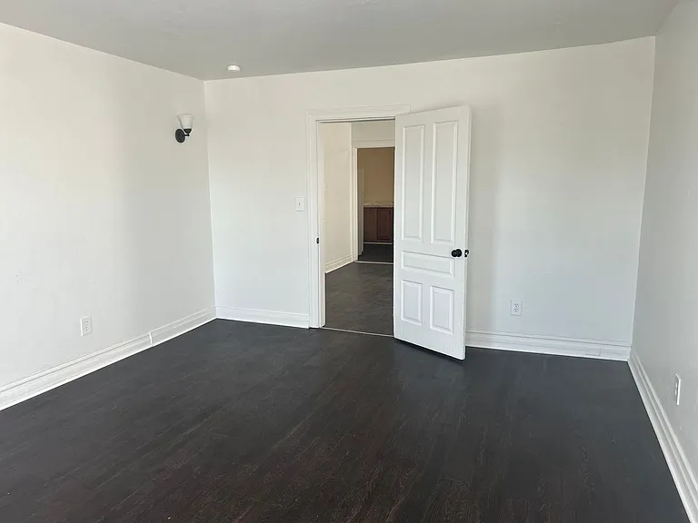 301 N Queen St — Photo 27