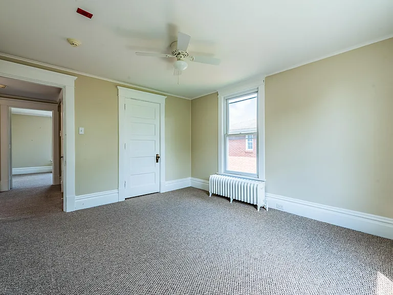530 Foster St — Photo 5