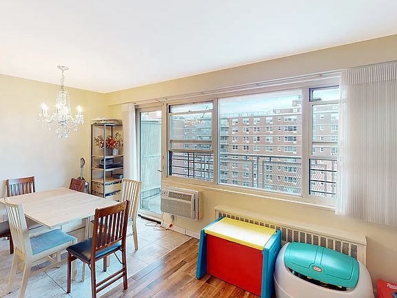 4th image of 2944 W 5th St APT 21J