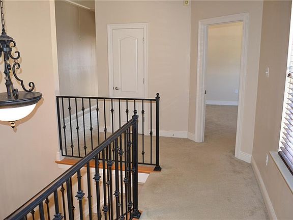 5th image of 222 Vine St