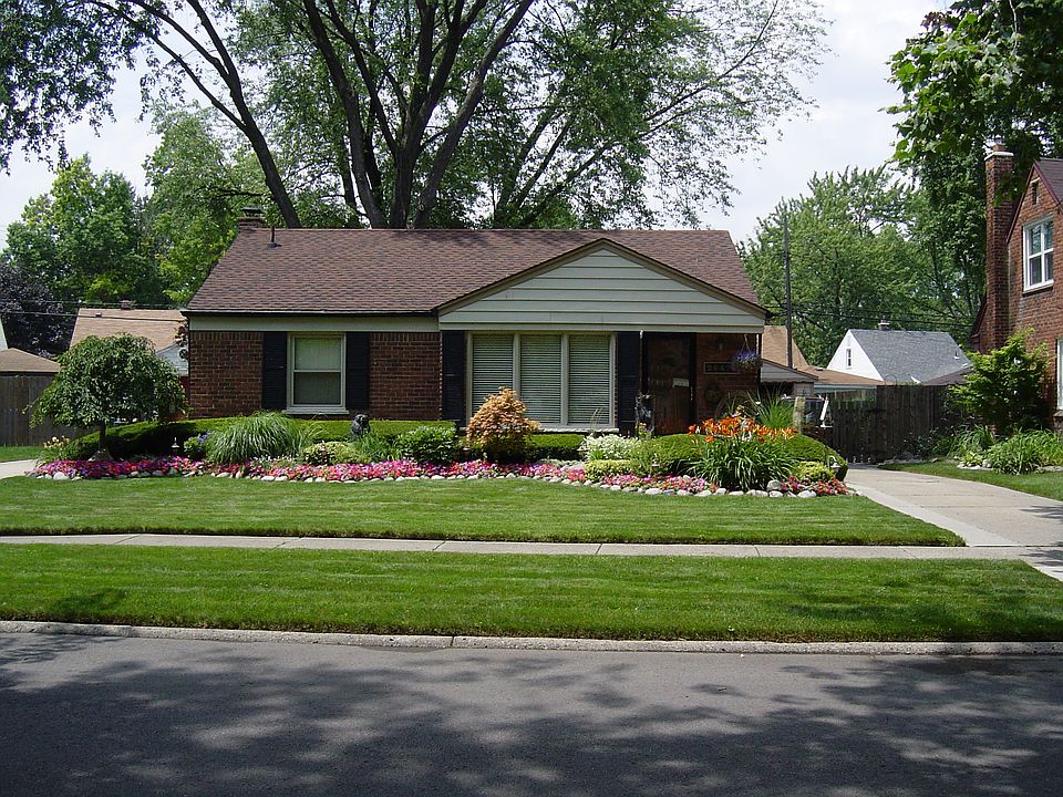 2nd image of 26479 Monticello St