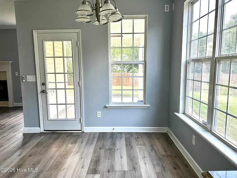 1305 Wickham Ct — Photo 13