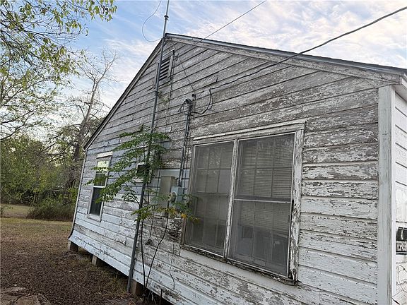 4th image of 1207 South Dr