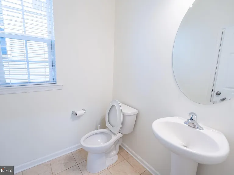 610 Kent Ct — Photo 14