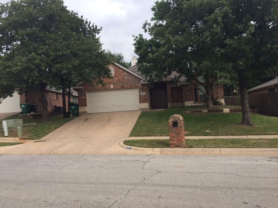 1st image of 2109 Leslie St