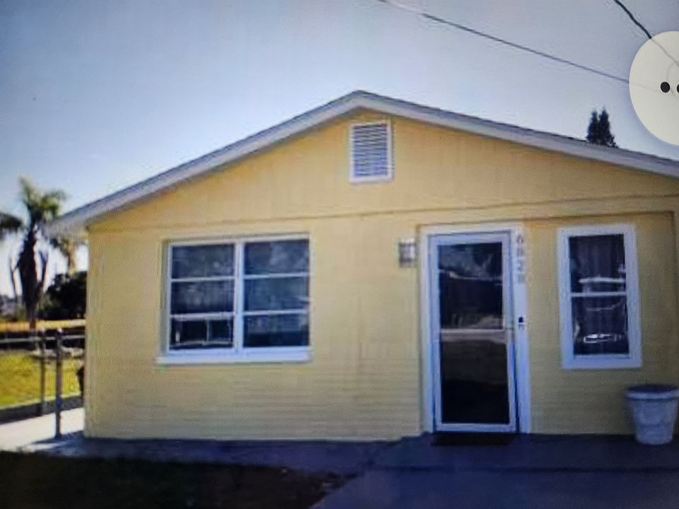 2nd image of 6828 Sanderling Ln