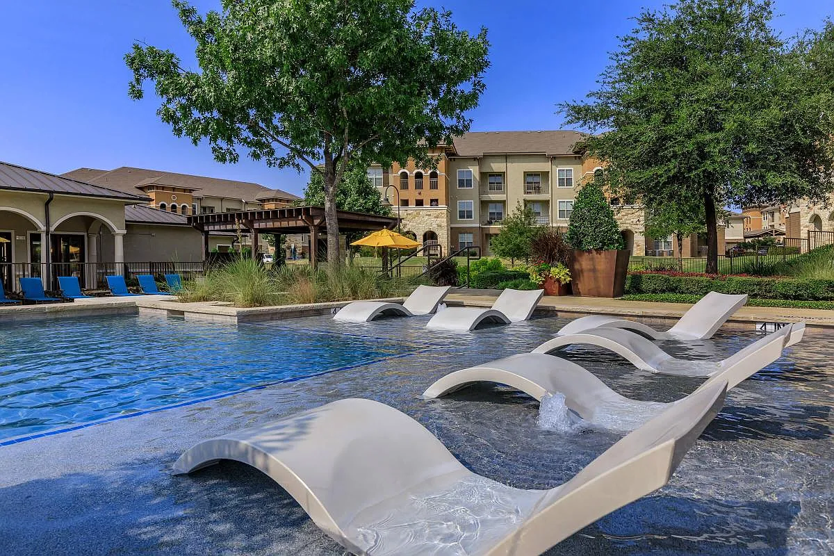 Vue Castle Hills — Photo 4