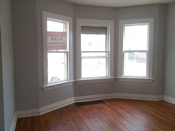 5th image of 544 Caroline Pl
