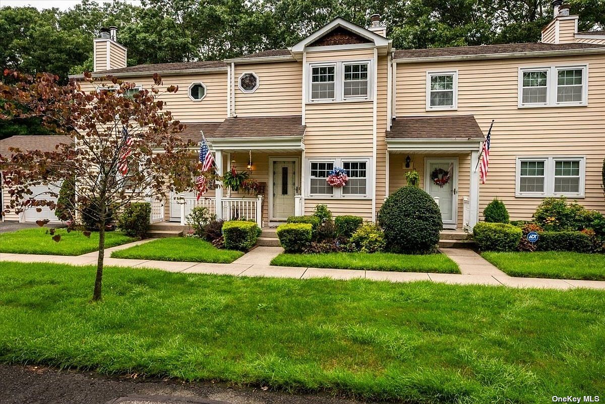 19 Stone Commons UNIT 19, Yaphank, NY 11980 Zillow