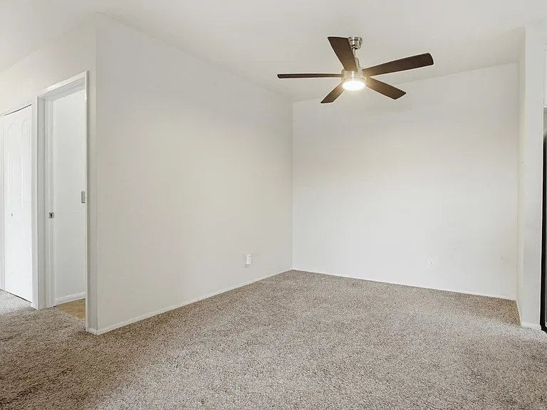 512 Sandalwood Pl — Photo 12