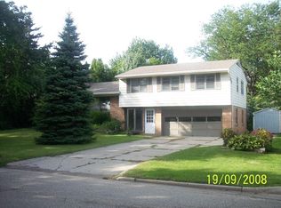 2924 S Cambridge Rd, Lansing, MI 48911