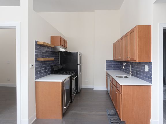 2nd image of 2047 1/2 N Hoyne Ave #Gs