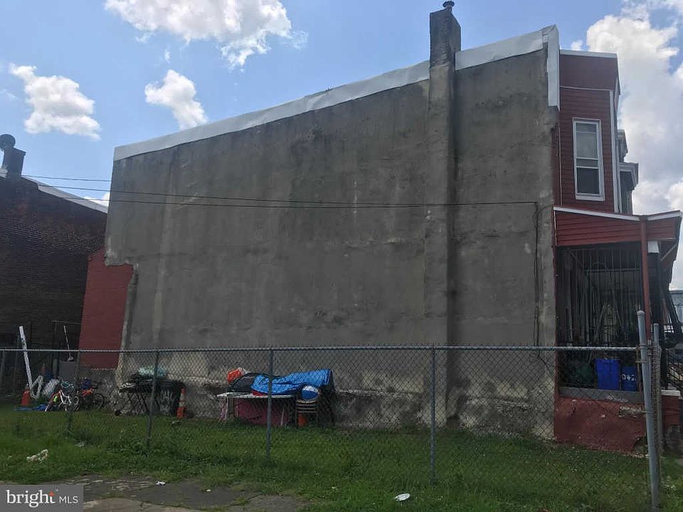 1st image of 1040 W Pacific St