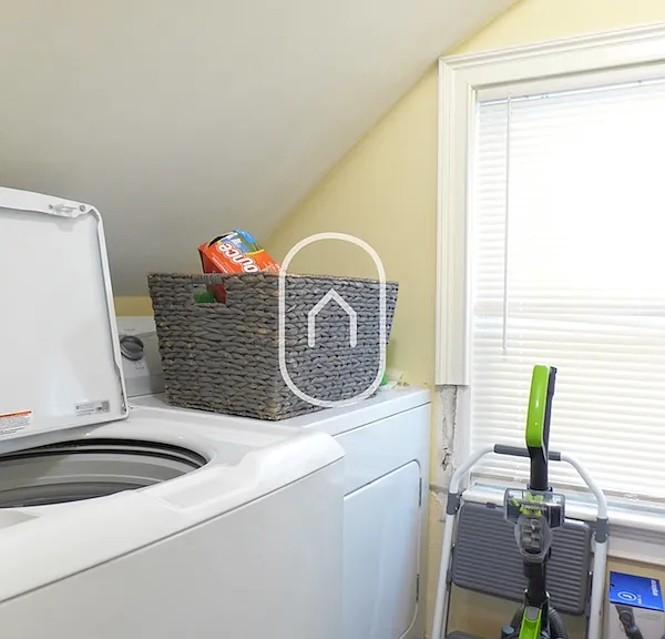 93 Hillside St #4 — Photo 16