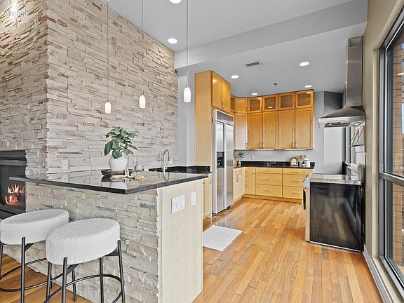 5th image of 400 N Broadway #1001