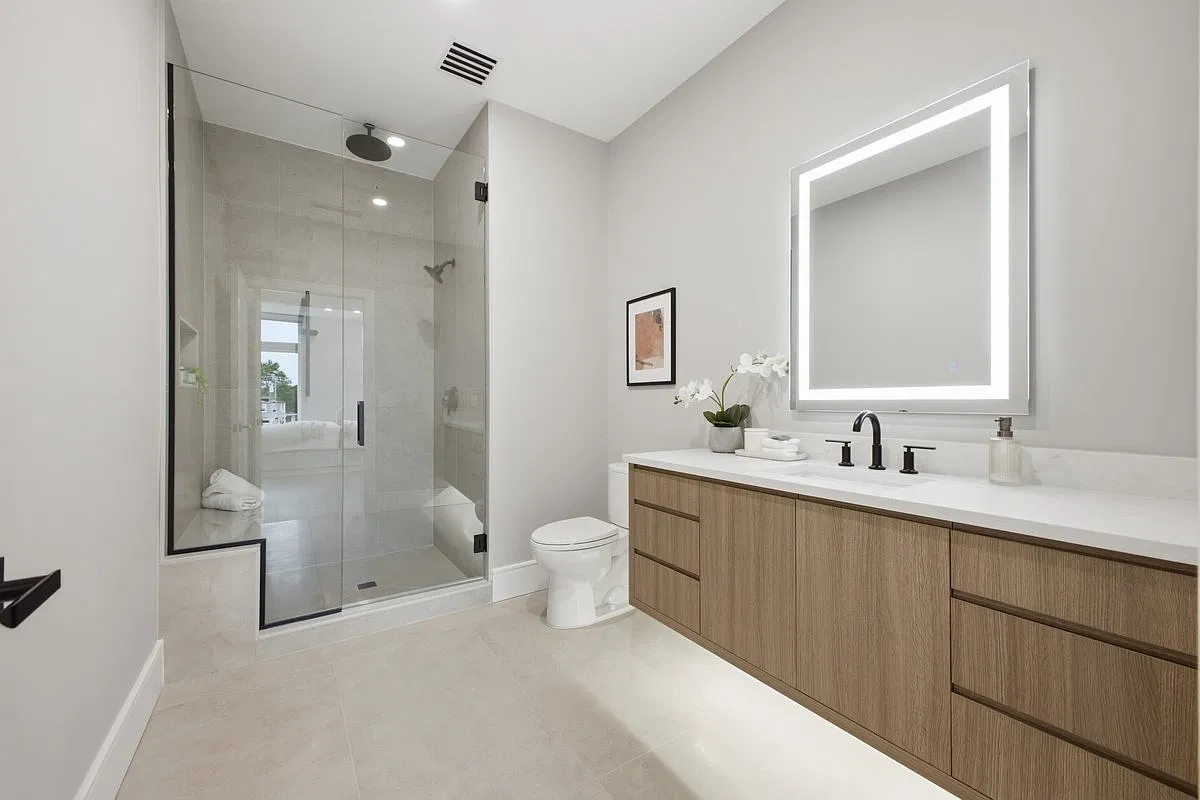 110 Austin Ave — Photo 3