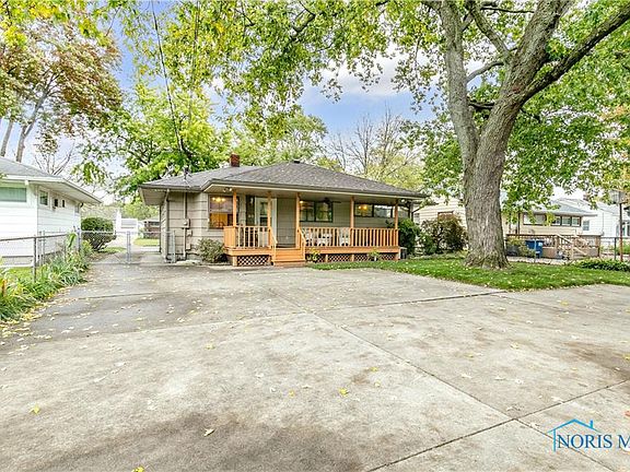 3rd image of 5137 Elaine Dr