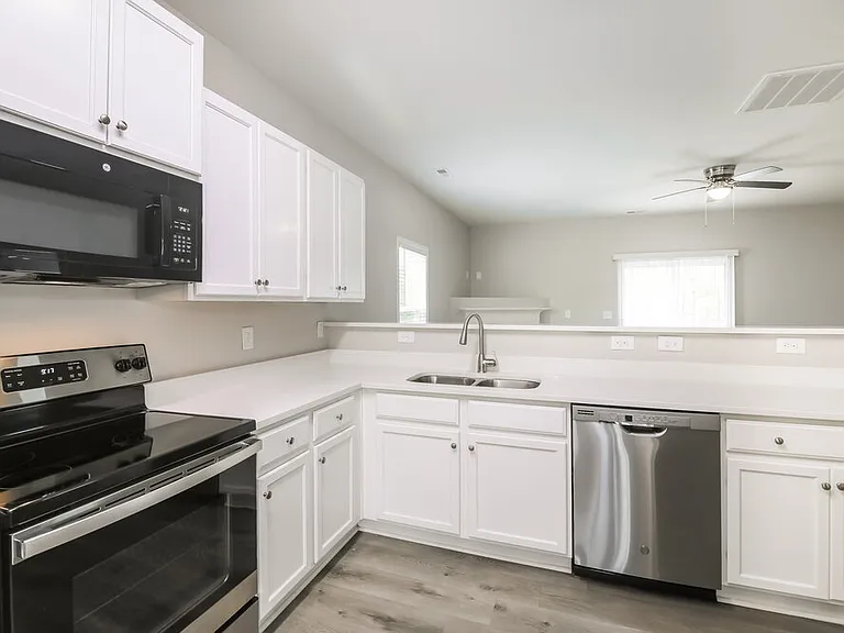 1308 Hosmer Ct — Photo 7