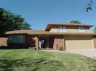 1740 NW 100th Pl, Clive, IA 50325