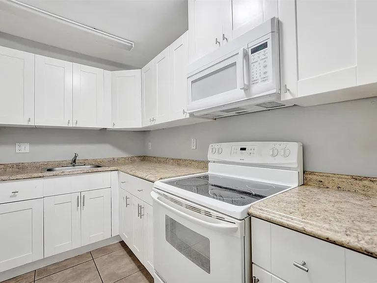 555 SE 8th St #252 — Photo 15